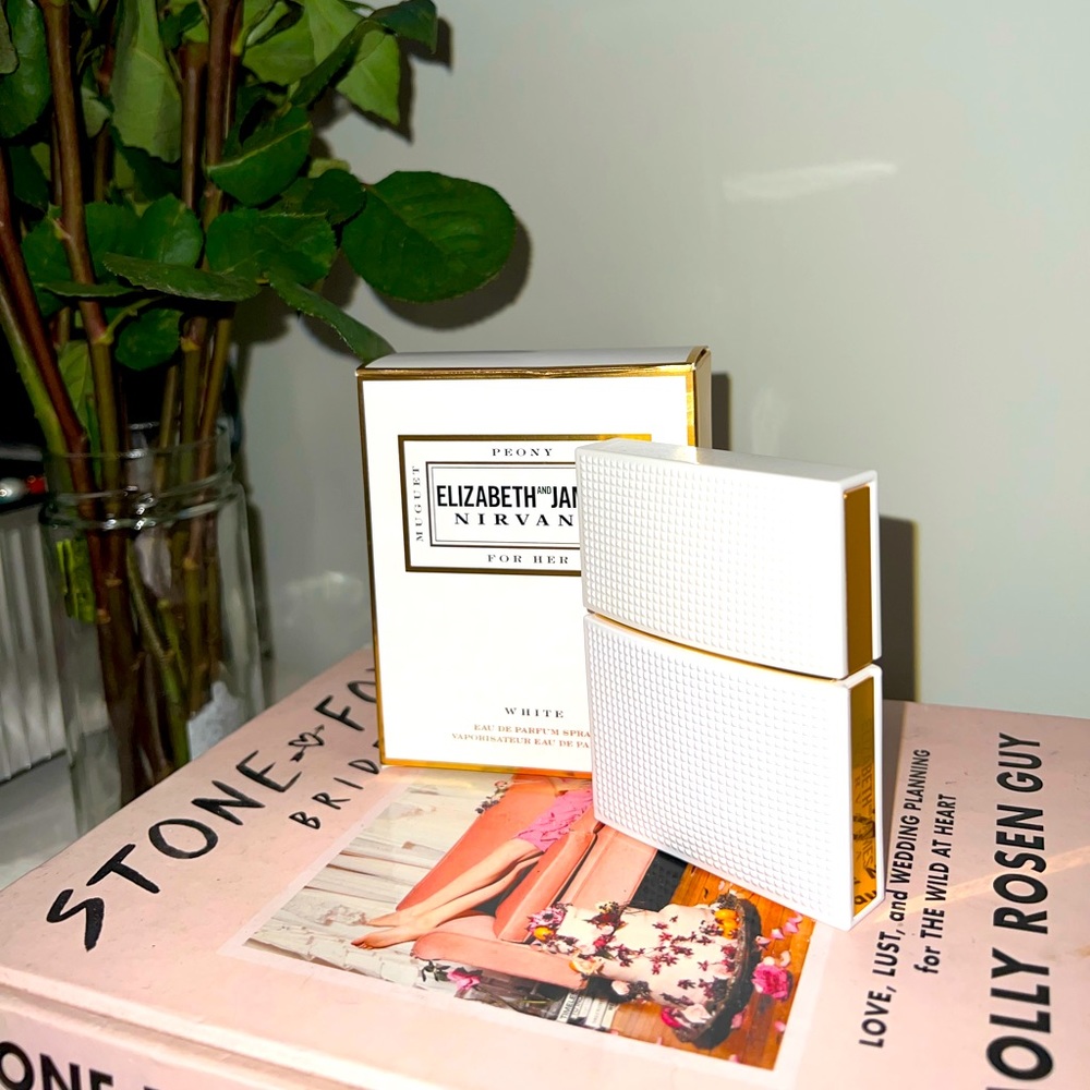 Elizabeth and James NIRVANA White Perfume NWOT